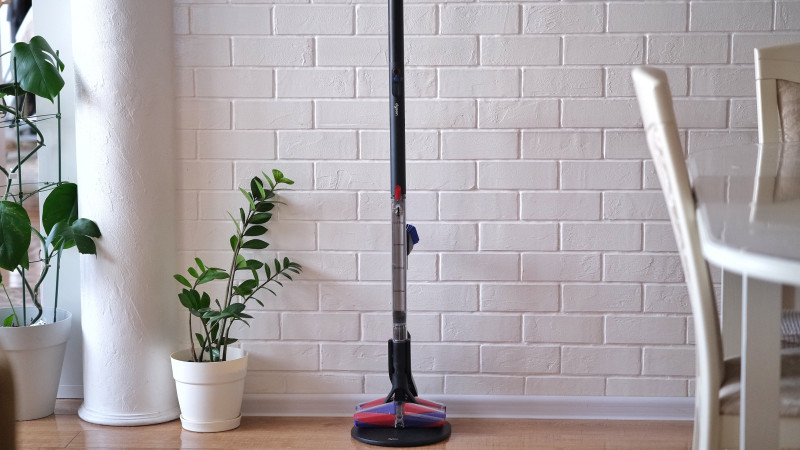 Пылесос Dyson PencilVac. Фото © Tengrinews.kz / Дарина Искакова