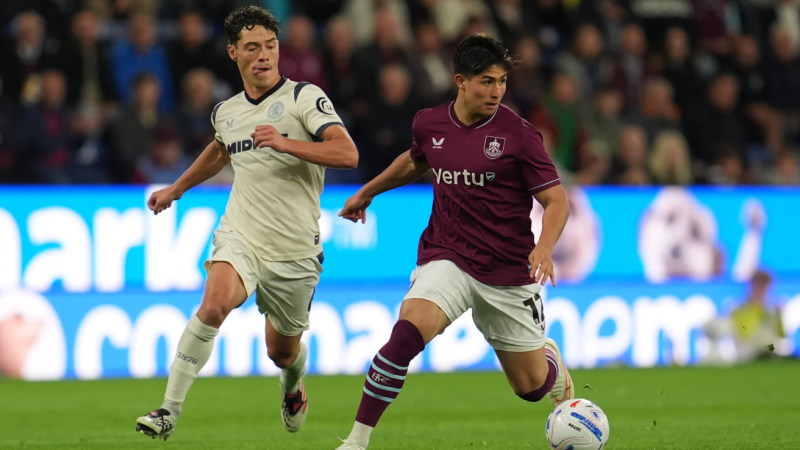 Дастан Сатпаев в матче "Бернли" - "Мидлсбро". Фото: www.burnleyfootballclub.com