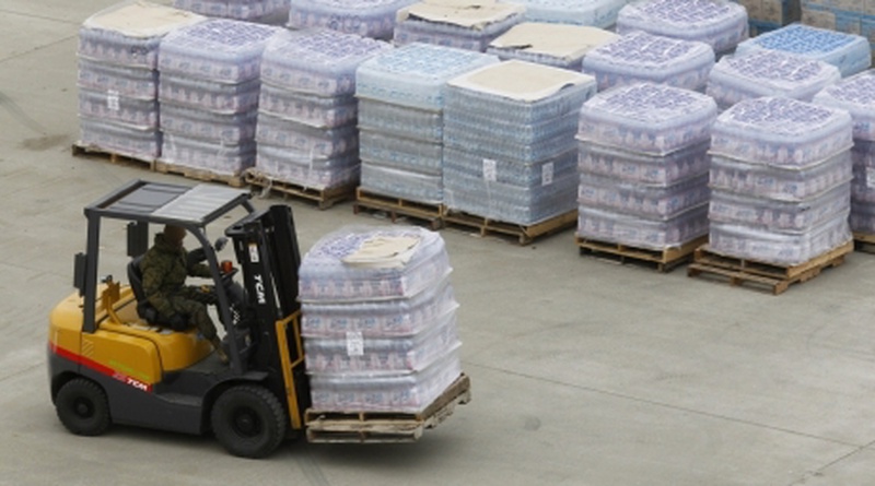 Loading of humanitarian aid for Japan. ©REUTERS/Kim Kyung Hoon