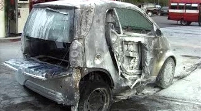 The burnt Mercedes-Benz Smart ©Tengrinews.kz