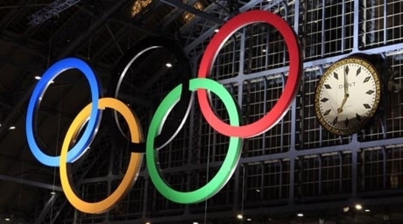 The Olympic rings at one of the raiway stations in London. ©REUTERS/Eddie Keogh