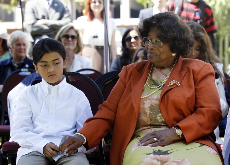 Katherine Jackson and  Blanket. ©REUTERS/Mario Anzuoni  