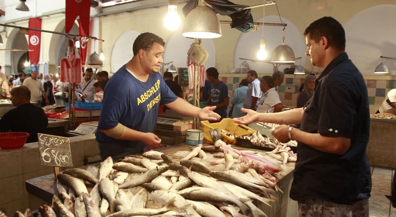 A man buys fish on the first day of Ramadan in downtown Tunisia. ©REUTERS/Zoubeir Souissi 