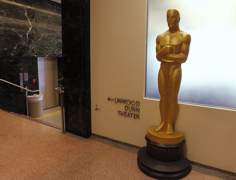 A large Oscar statue. ©REUTERS/Fred Prouser 