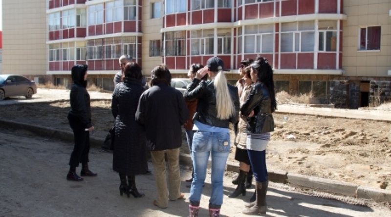 Residents of buildings No.5 and No.6 are scared to go back to their apartments. Photo by Renat Tashkinbayev©