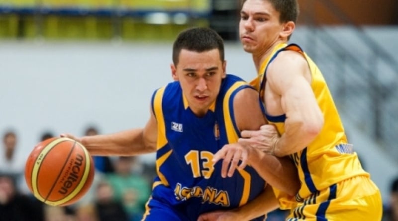 "Astana" player Rustam Yargaliyev and "Khimki" player Cris Quinn in VTB Ynited League match.  ©RIA Novosti