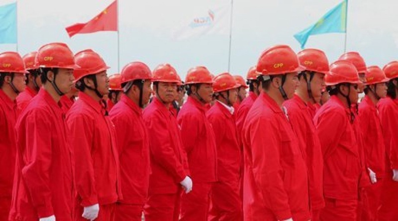 Chinese oilmen. © Yaroslav Radlovsky 