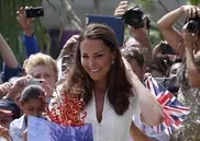 Australian magazine says Kate bump pictures 'beautiful' 