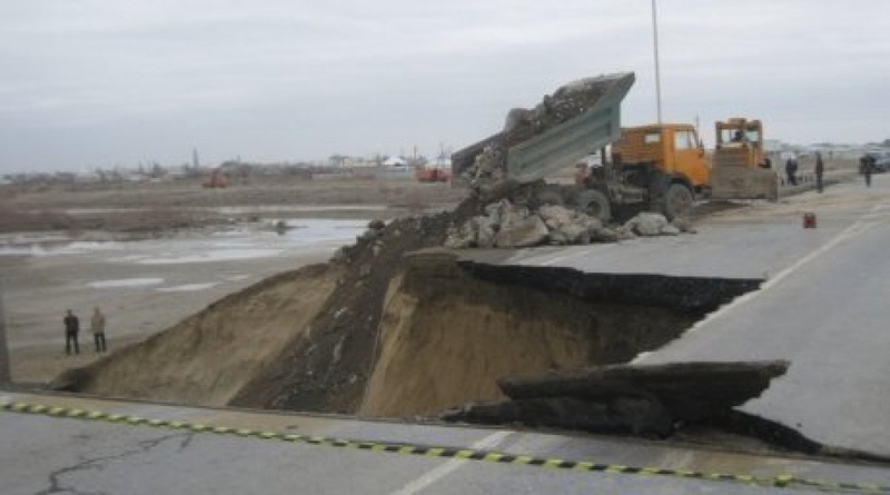 Bridge partially collapsed in Kyzylorda oblast. Photo courtesy of Kazakhstan Emergency Situations Ministry©