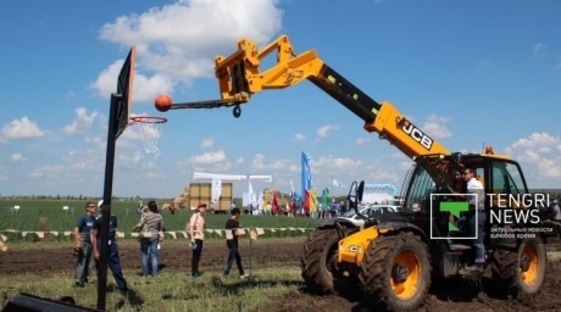 Telescopic forklift. Photo by Baubek Konyrov©