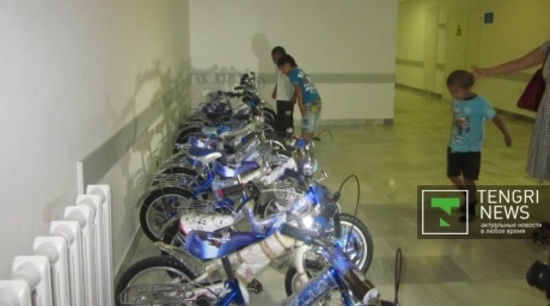 Children select bicylces prior to surgeries. ©tengrinews.kz