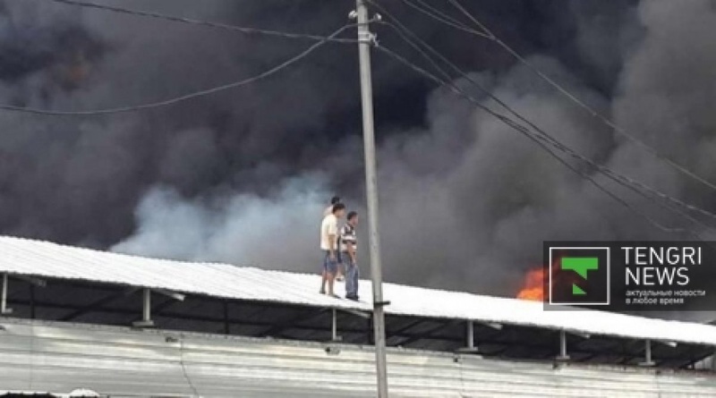 Fire at Almaty's largest flea market. ©Roza Yesenkulova