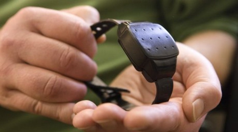 An electronic monitoring ankle-bracelet. ©Reuters