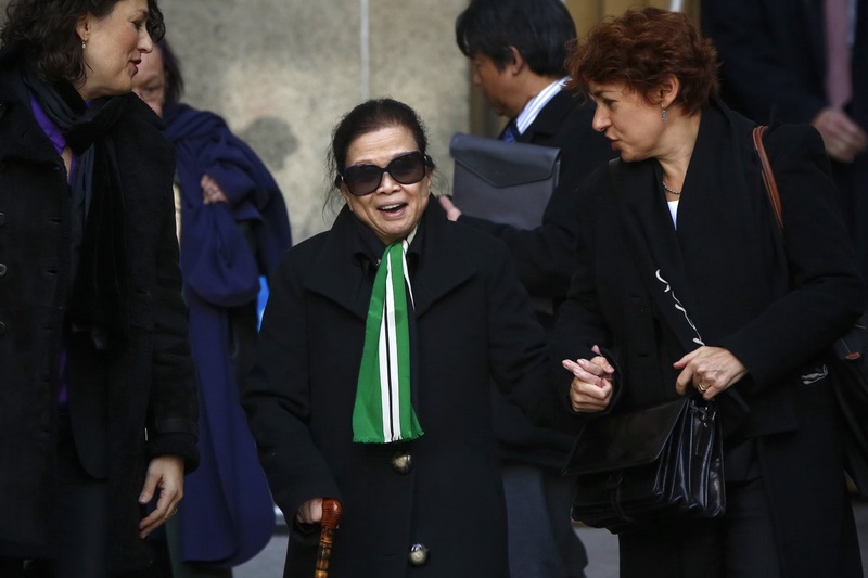 Vilma Bautista (C), the ex-secretary of former Philippine first lady Imelda Marcos, smiles after her sentencing at the Manhattan Supreme Court in New York, January 13, 2014.  ©Reuters/Shannon Stapleto