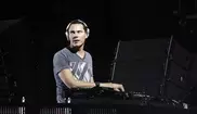 Tiesto to DJ in support of US foreign aid
