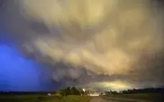 At least 10 killed in powerful US tornadoes