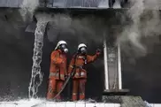 Chinese mourn young firemen who fell from highrise