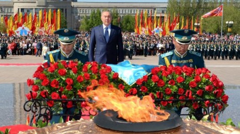 Flower-laying ceremony. Photo courtesy of akorda.kz