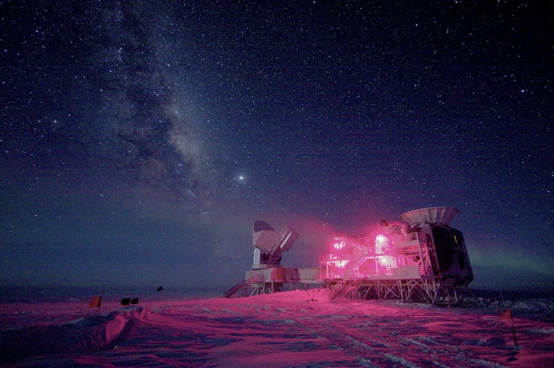 The 10-meter South Pole Telescope and the BICEP (Background Imaging of Cosmic Extragalactic Polarization) Telescope. ©Reuters/Keith Vanderlinde