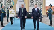 Tokayev bids farewell to former president Berdimuhamedov at Turkestan airport