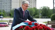 'I came here on purpose': Tokayev laid flowers at the memorial to Aliya Moldagulova