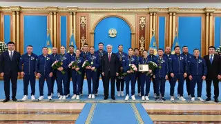 For historic victory: President awards athletes and coaches