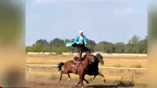 Kazakh rider sets record: rides two kilometers on two horses