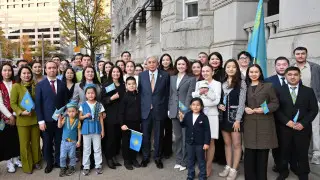 Tokayev meets with Kazakh students in Washington