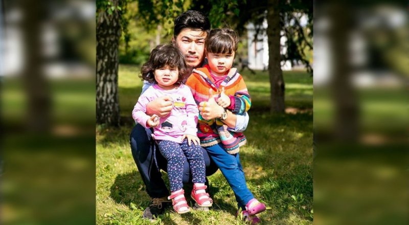 Бауыржан Канкин қыздарымен. Сурет жеке архивінен алынды.