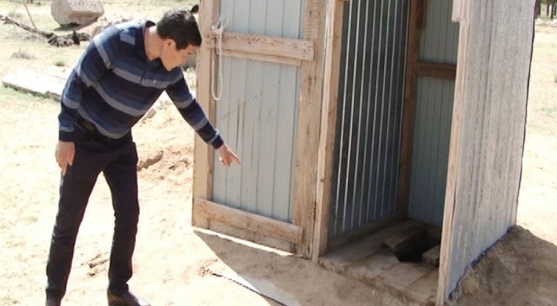 Әкесі мен қызы саяжайдағы секс