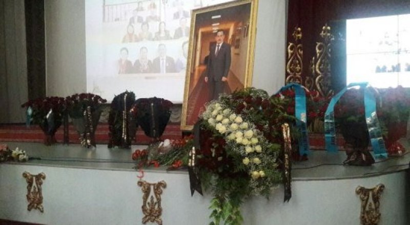 © Әлішер Ахметов