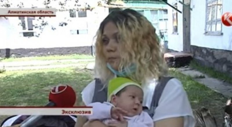 Наталья Слекишина қызымен бірге. © KTK