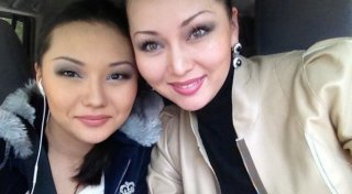 Баян Есентаева мен оның қызы Айсәуле