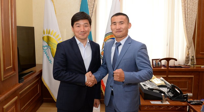 Бауыржан Байбек және Қанат Ислам. © Алматы әкімдігінің баспасөз қызметі