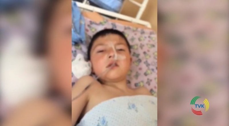 ОҚО-да өзбек тілімі мұғалімінен соққы көрген бала. © TVK кадры