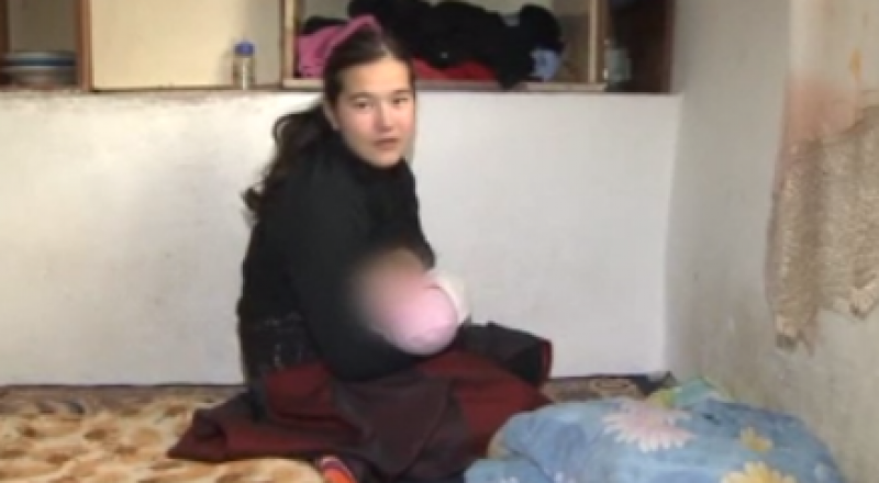 Жыртылған бөкселер порно