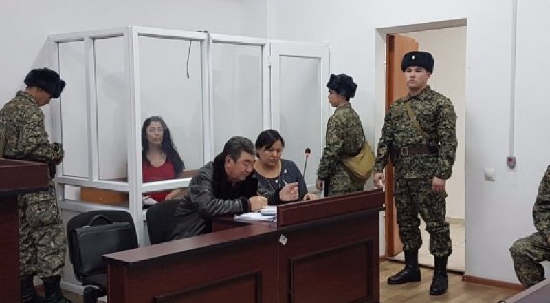 Сот залында