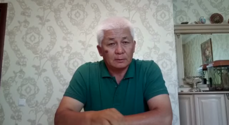 Өмірбек Жампозов.