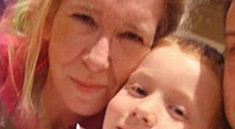 Салли Джонс пен ұлы Джо Джордж Диксон