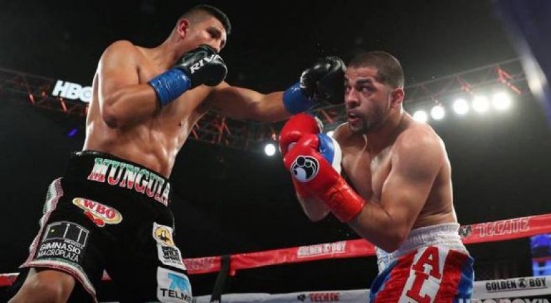 Хайме Мунгуйя (сол жақта) және Садам Али. © HBO Boxing