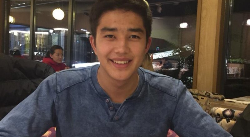 Бекжан Мұратбеков.