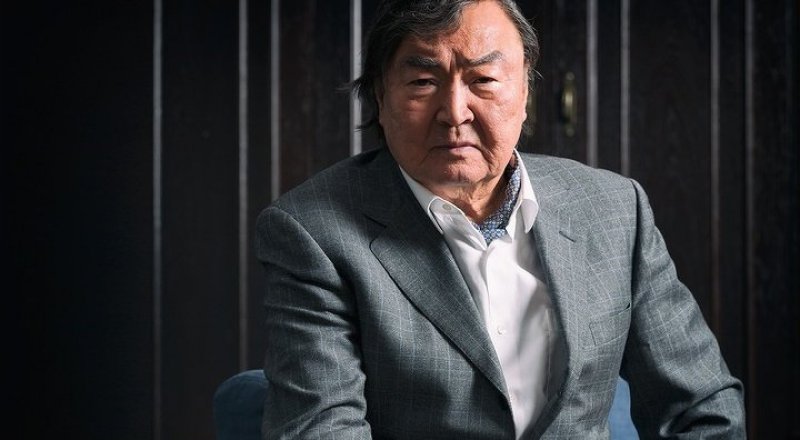 Олжас Сүлейменов.