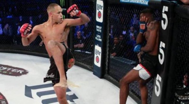 Рэймонд Дэниэлс (сол жақта). © The Fight Nation