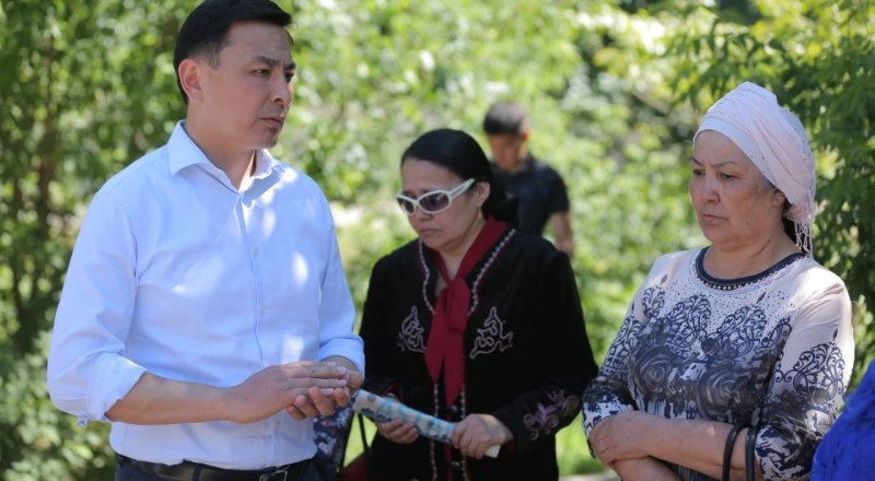 Алтай Көлгінов тұрғындармен кездесуінде. © astana.gov.kz