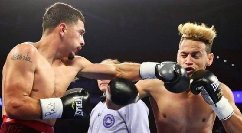Робейси Рамирес (оң жақта) және Адан Гонсалес. © boxingnewsnow.com