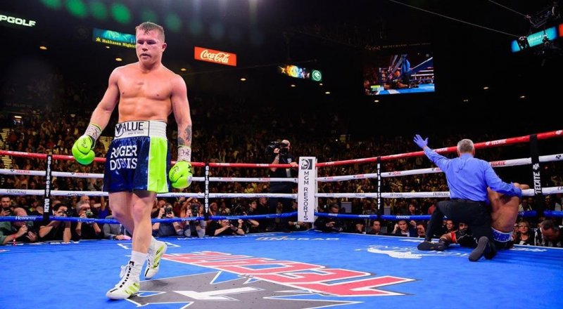 Сауль Канело Альварес Сергей Ковалевті жеңгеннен кейінгі сәт © instagram.com/canelo