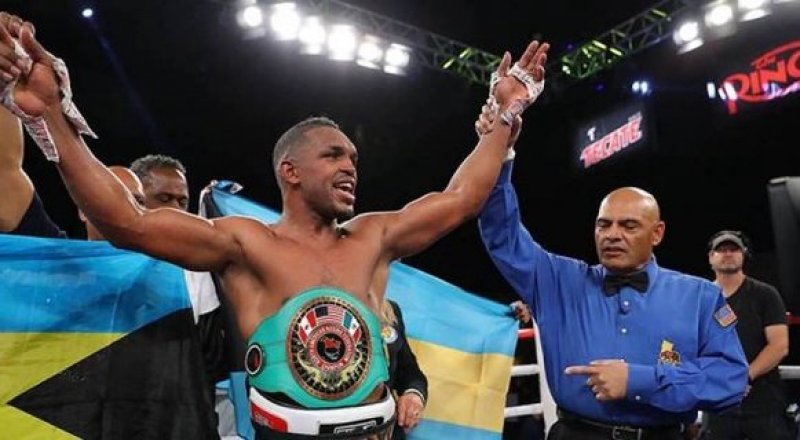 © Boxing Action Magazine