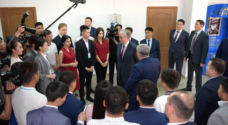 Президентпен кездесу сәтінен