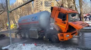 Алматыда газ тасымалдайтын көлік сәл болмағанда жарыла жаздады