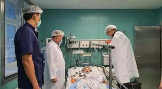 Біртанов Bek Air ұшағы апатынан зардап шеккен науқастың жағдайын білді